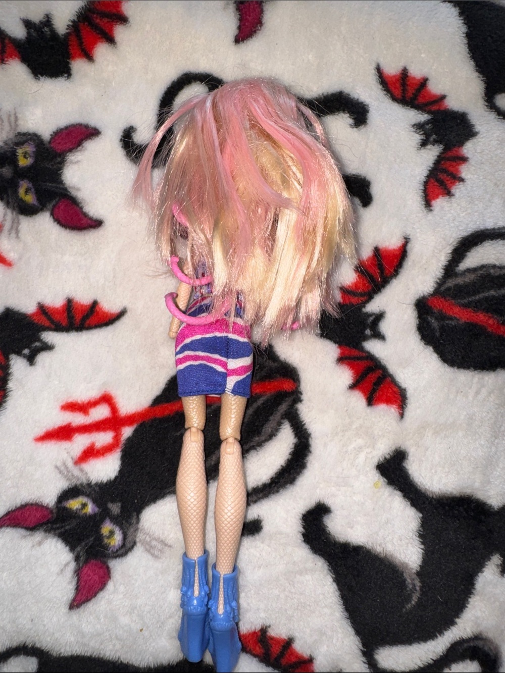 Monster High Doll Ghoulebrities in Londoom VIPERINE - Picture 3 of 4